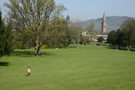 Can you spot the toddler in Weinheim1